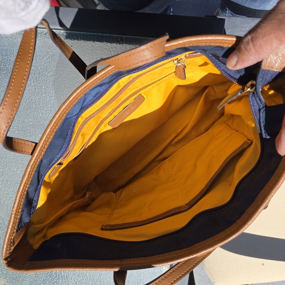 MICHAEL KORS KEMPTON POCKETS SHOULDER BAG LEATHER / NYLON - Picture 9 of 15